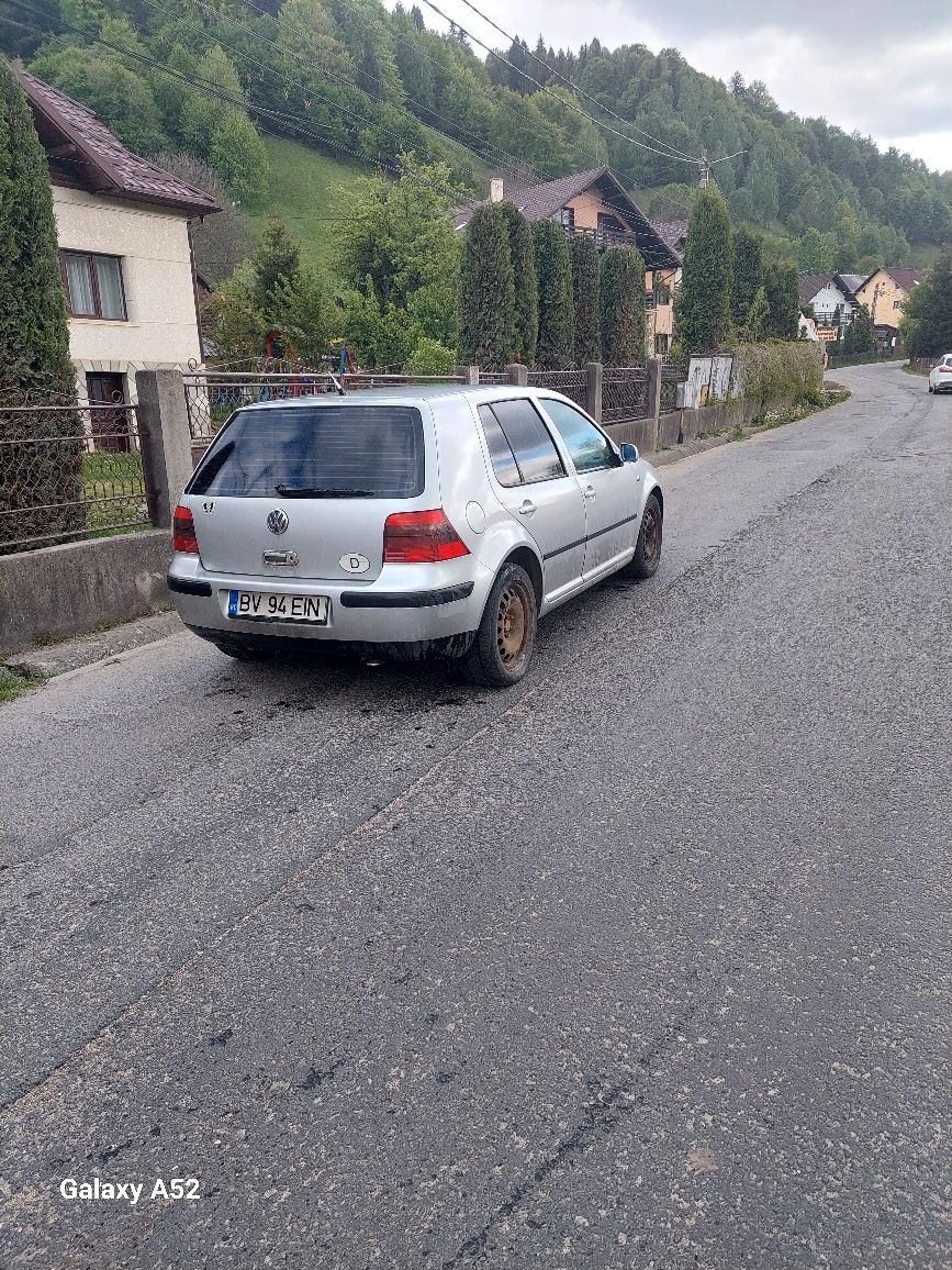 Vând Volkswagen Golf IV