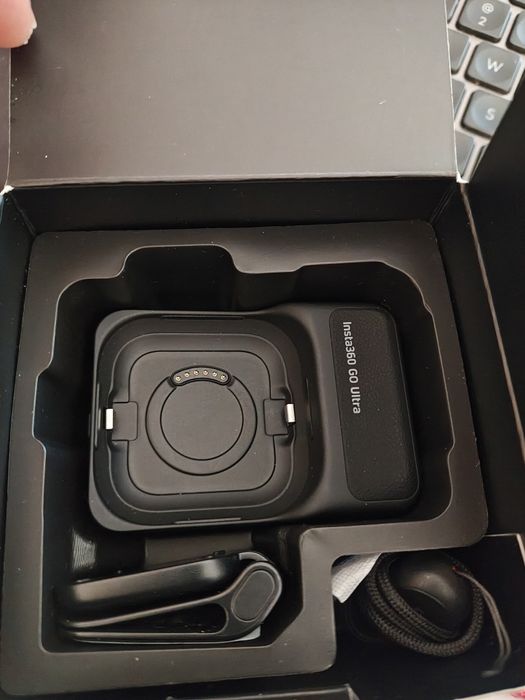 Insta360 Go Ultra black CA NOU GARANTIE 10.2027 +256GB Sandisk Extreme