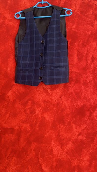 Costum cu vesta pentru baitei