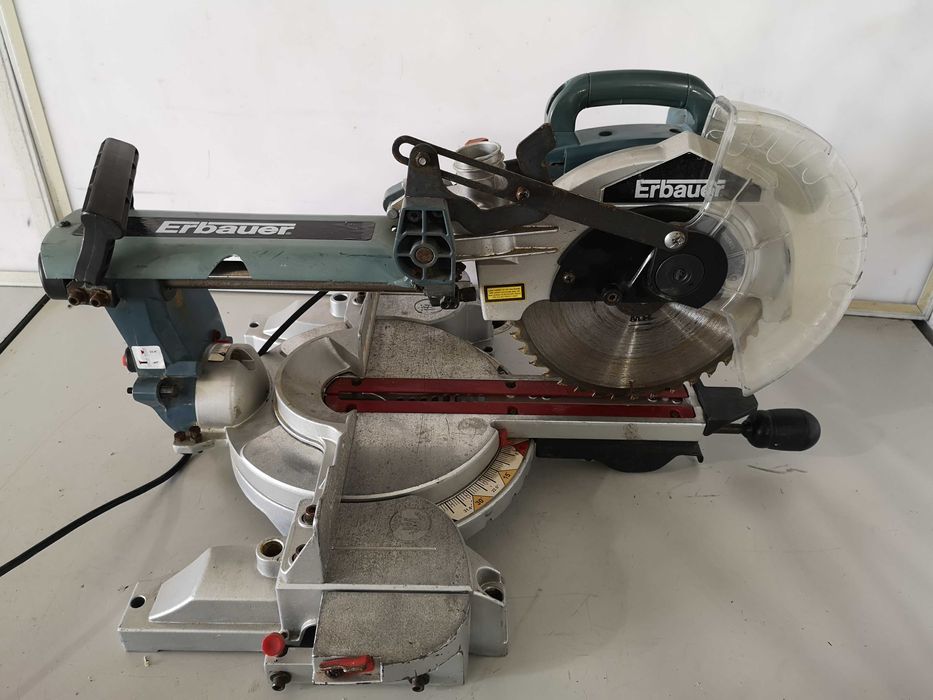 Циркуляр пендула - Erbauer 2000W / 255mm