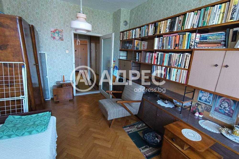 Тристаен апртамент в центъра на гр. Разград