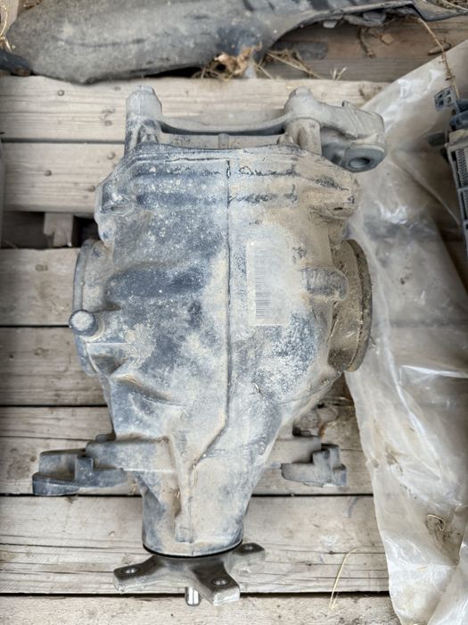 Редуктор, кардан, бак все от мерседес 221 дизеля