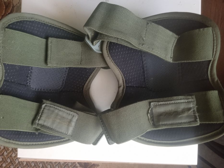 Продам наколенники