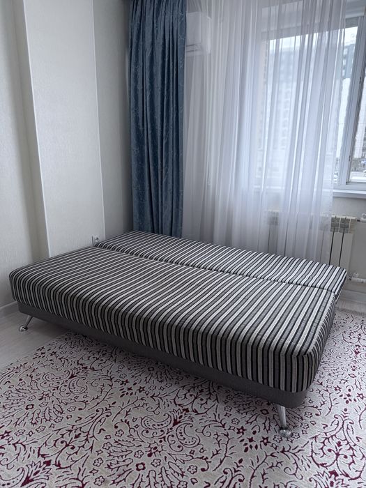 Продам кровать недорого. Торг есть.