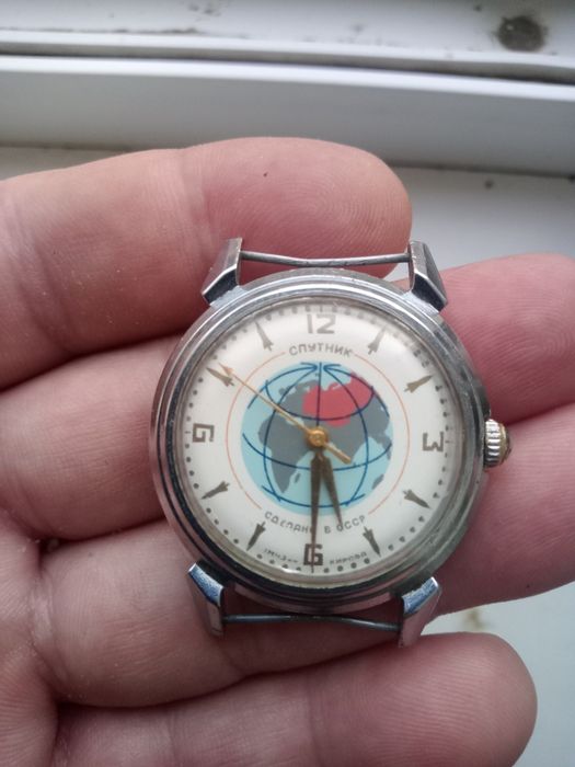 Часы Спутник редкий СССР