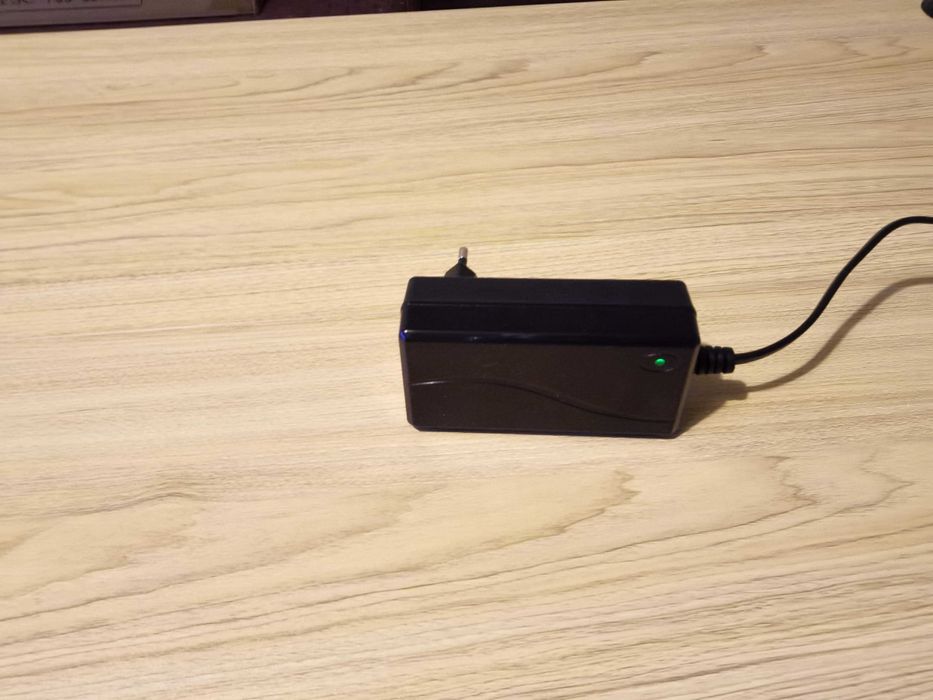 Бюро с регулируема височина Mark Adler Leader 7.0