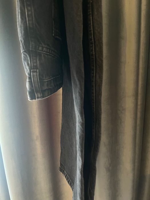 Blugi noi gri evazați un pic jos