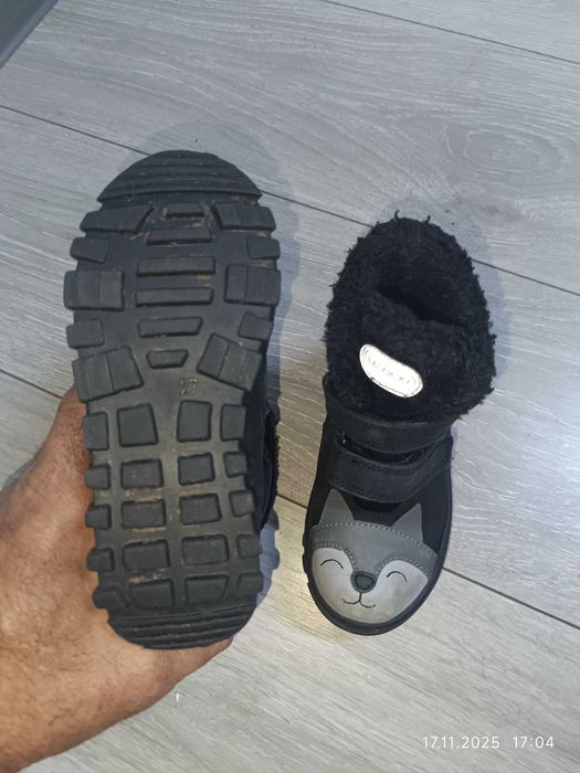 Детски ботушики на символична цена.