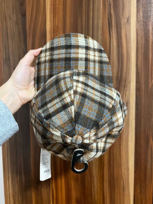 Нова шапка с козирка