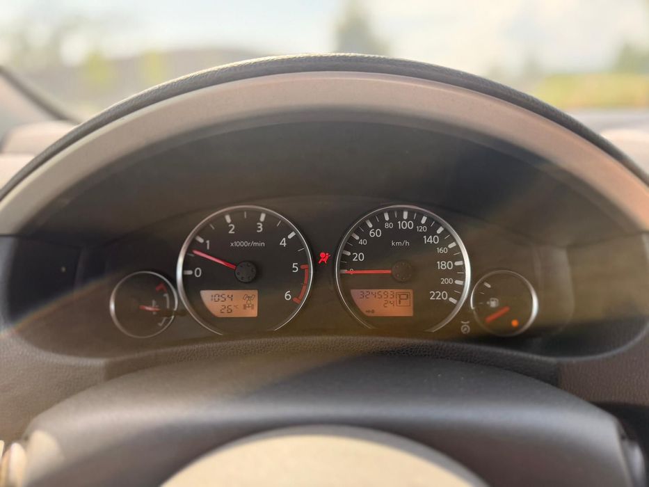 Vând Nissan Pathfinder 
*Motor 2.5 
*Masina se afla într-o stare foart