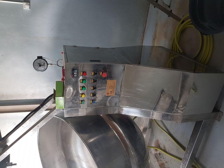 Vând cazan 1000l fabricat gemuri, bulion, branzeturi, totul din inox.