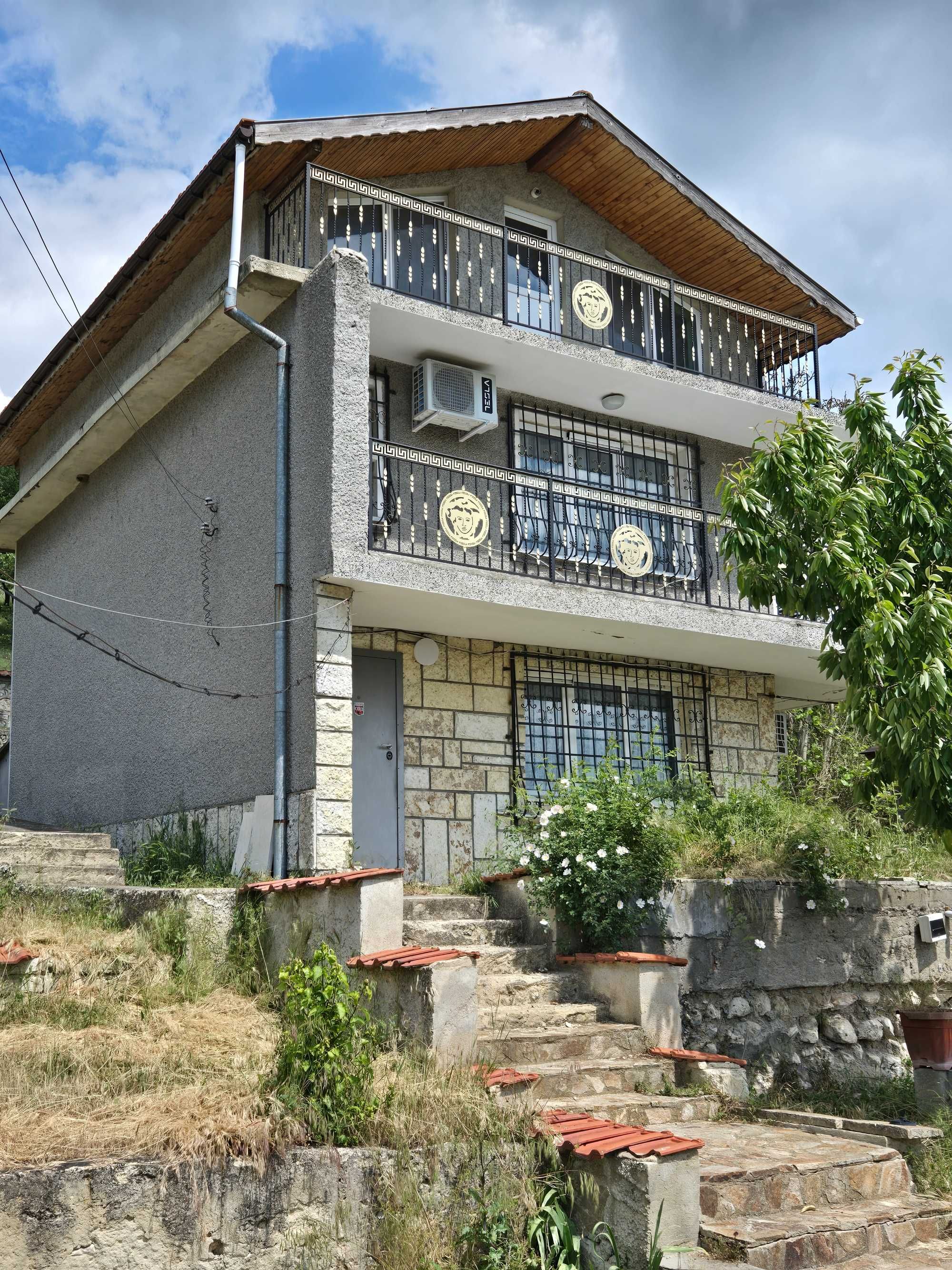 Продава къща-вила в с.Батово