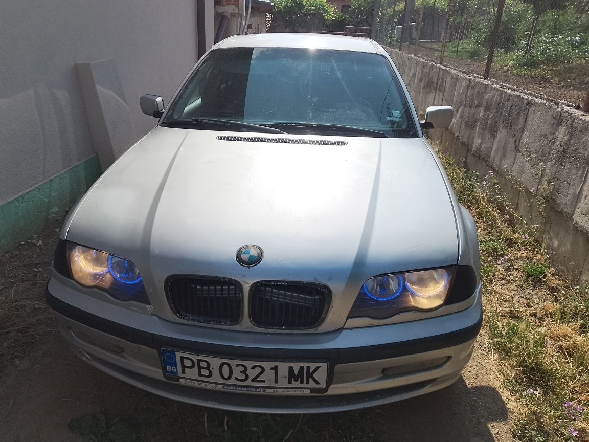Продавам BMW 318 i