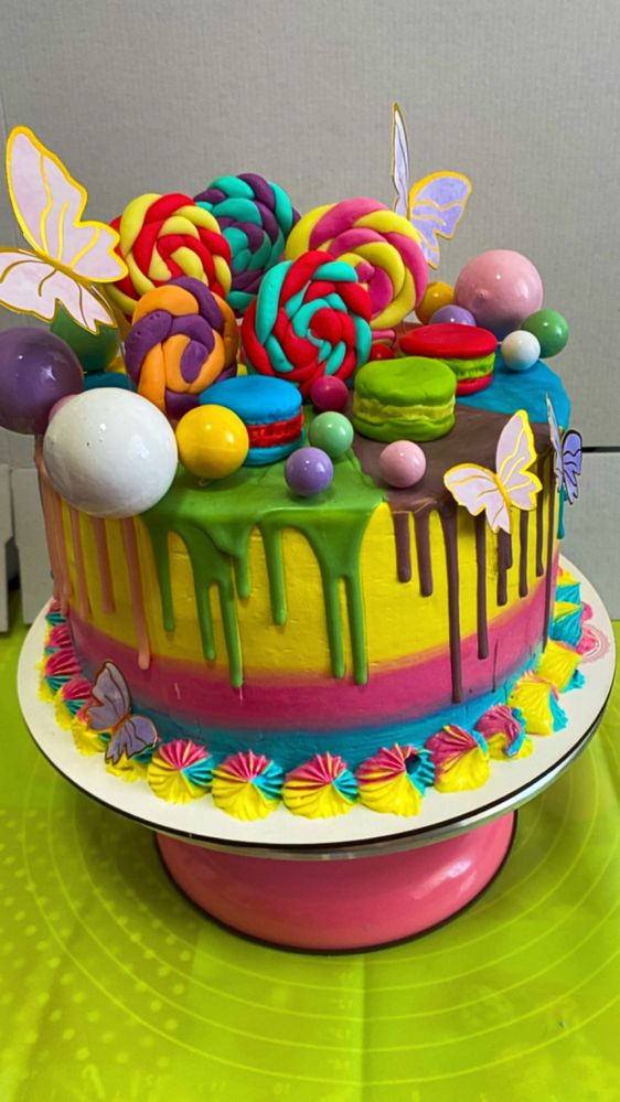 Torturi la comanda-personalizate -tort cu coronita