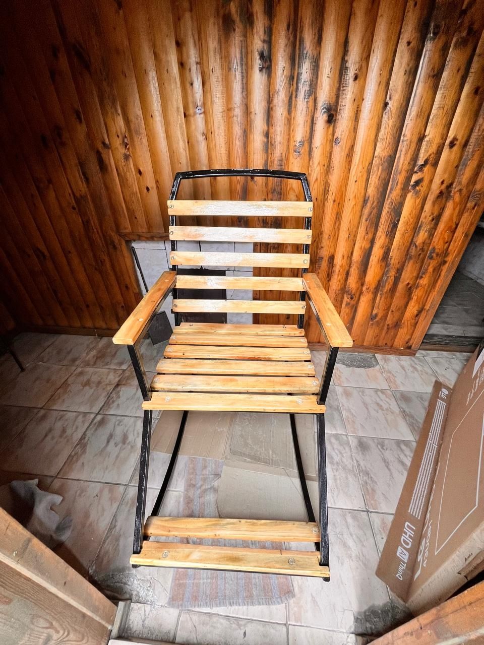 Металлическое кресло качалка