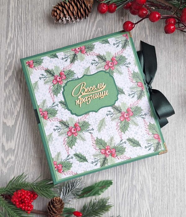 Скрапбук албум в зелено, с коледни елементи, ръчна изработка /53.36
