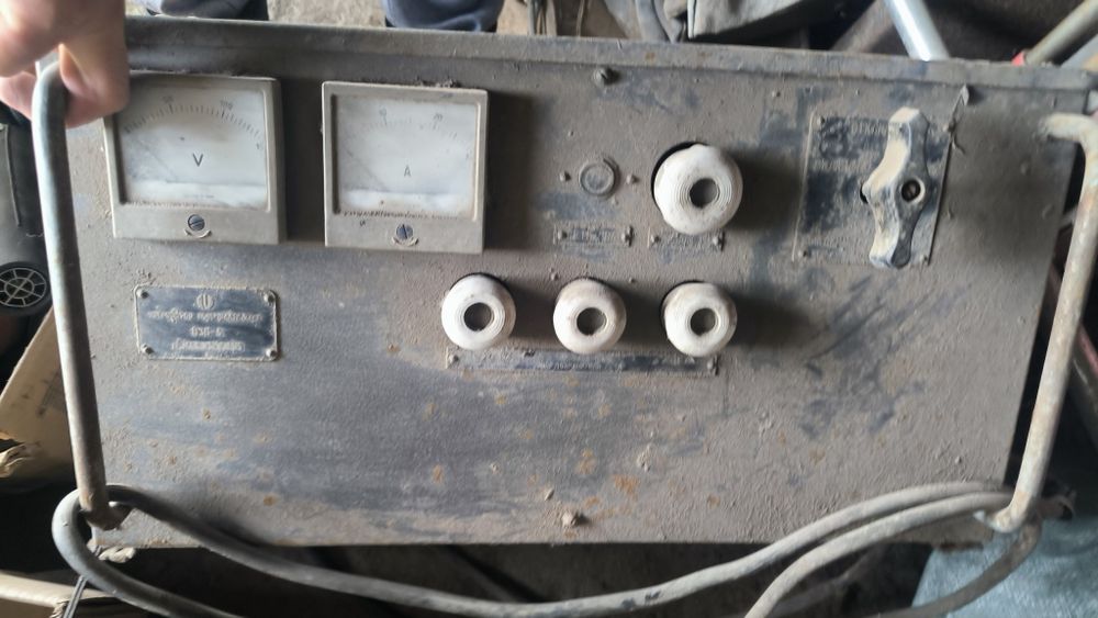 Срочно продам зарядное устройство