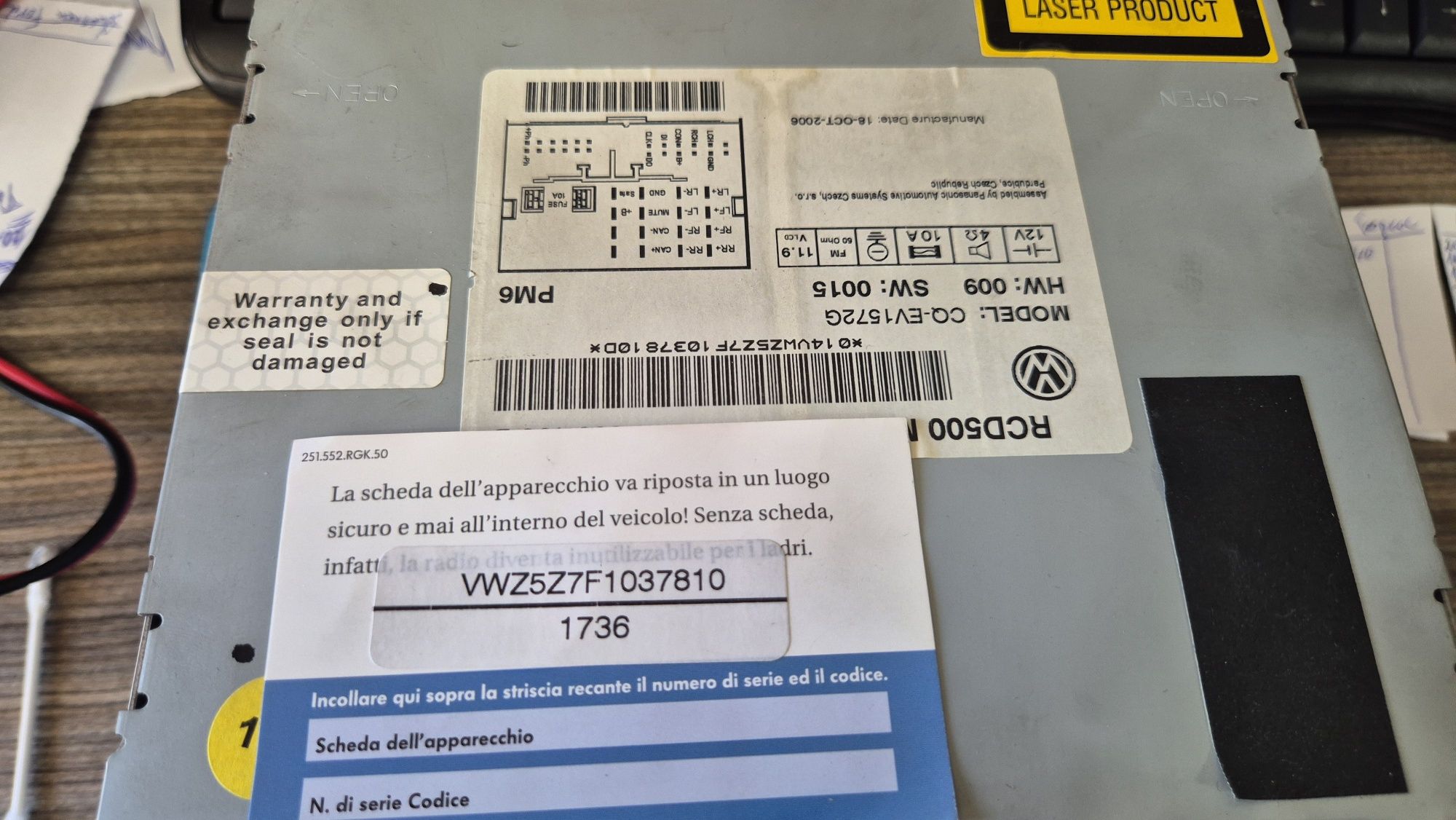 Оригинално радио vw rcd500 mp3 - vw 6 disk changer +  code! Rcd 300