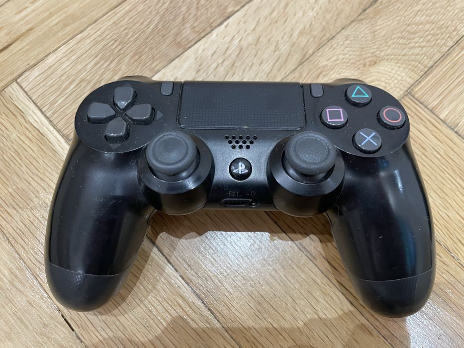 Playstation 4 PRO/PS4 PRO - 1TB с два джойстика