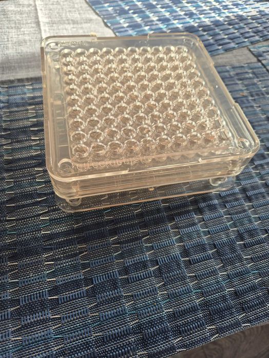 Машина за ръчно пълнене на капсули