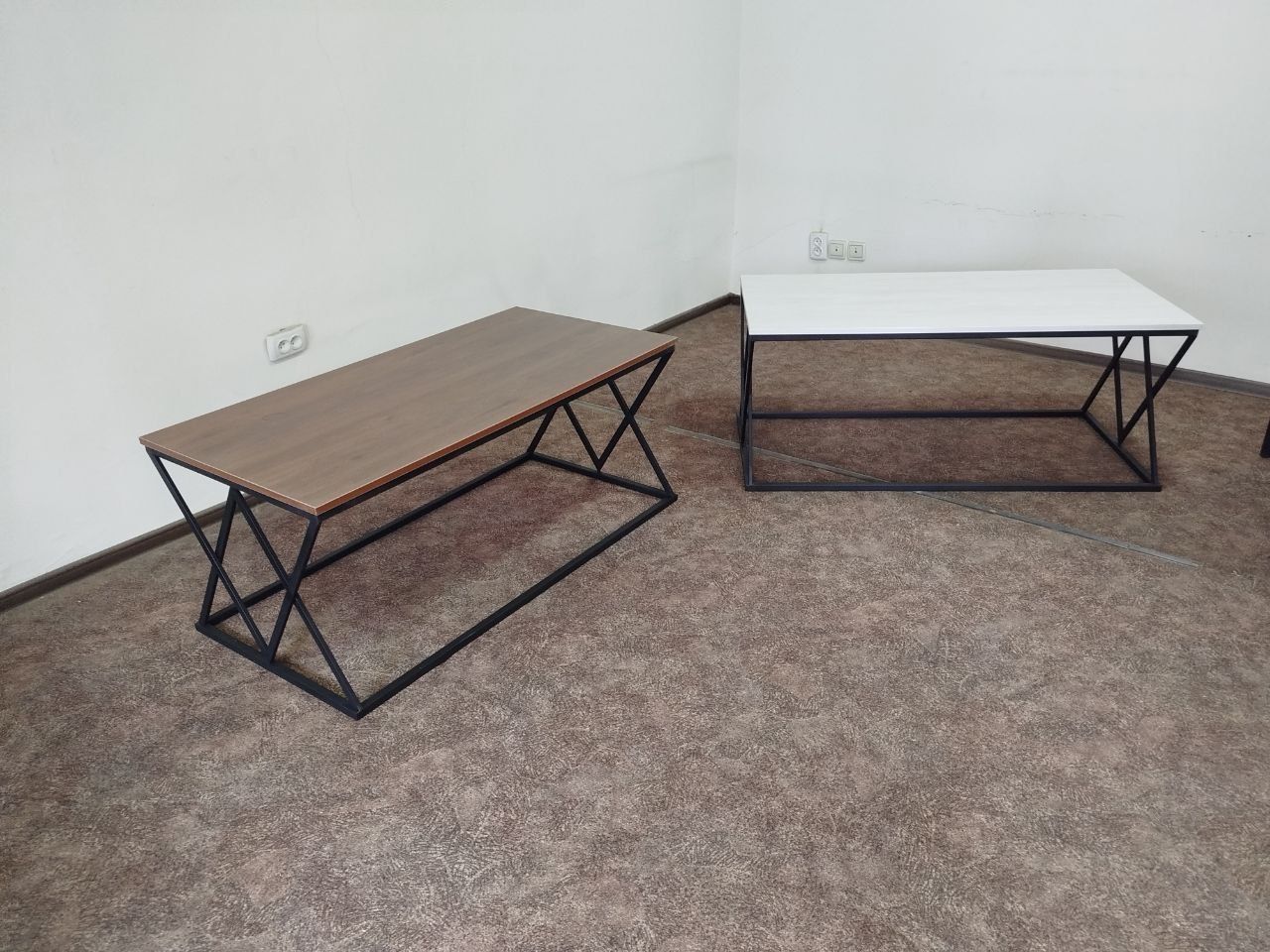Jurnalniy stolik loft