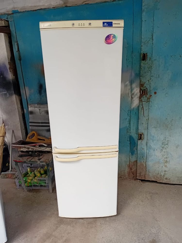 Холодильник Samsung