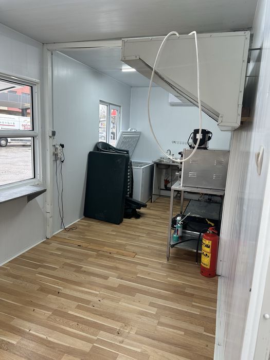 Продавам  контейнер за храна и други дейности