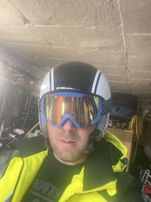 Ски, обувки, каски и ръкавици!