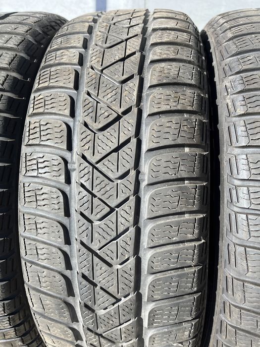 4 бр. зимни гуми 215/60/16 Pirelli DOT 4219 5 mm