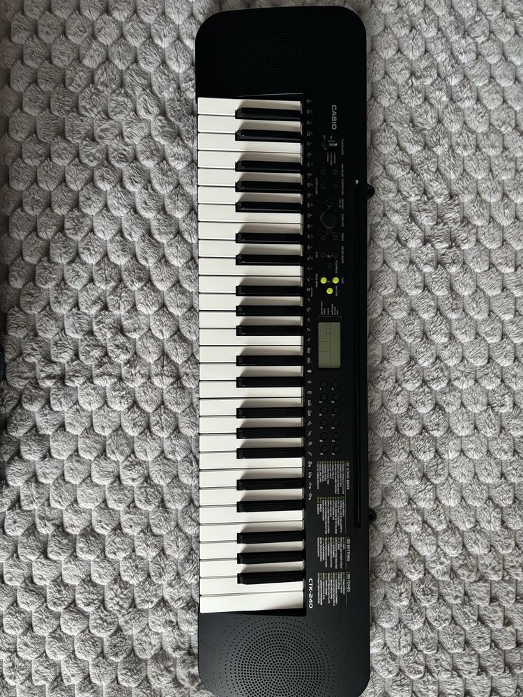 Продавам синтезатор Casio CTK 240