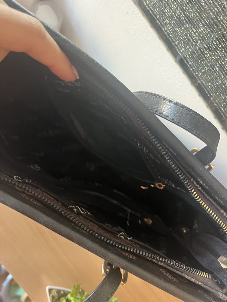 Чанта Guess със забележка