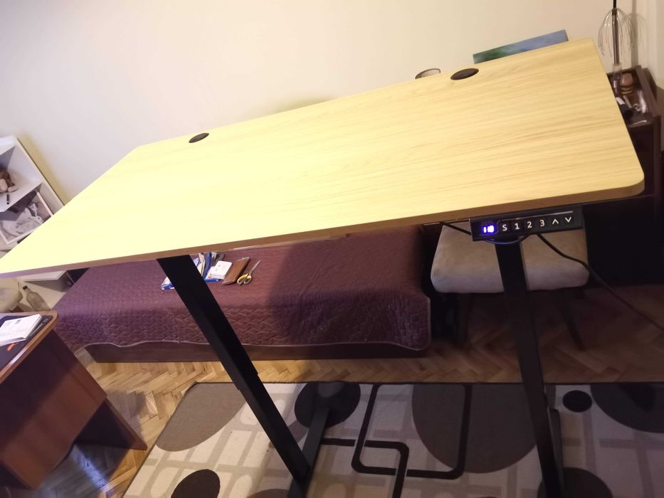 Бюро с регулируема височина Mark Adler Leader 7.0