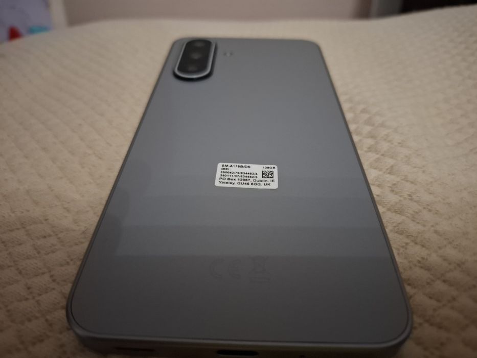 Продавам нов Samsung A17.