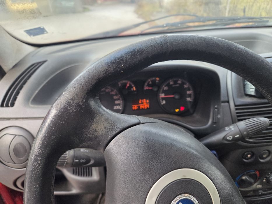 Фият пунто 2005 година всичко платено ,