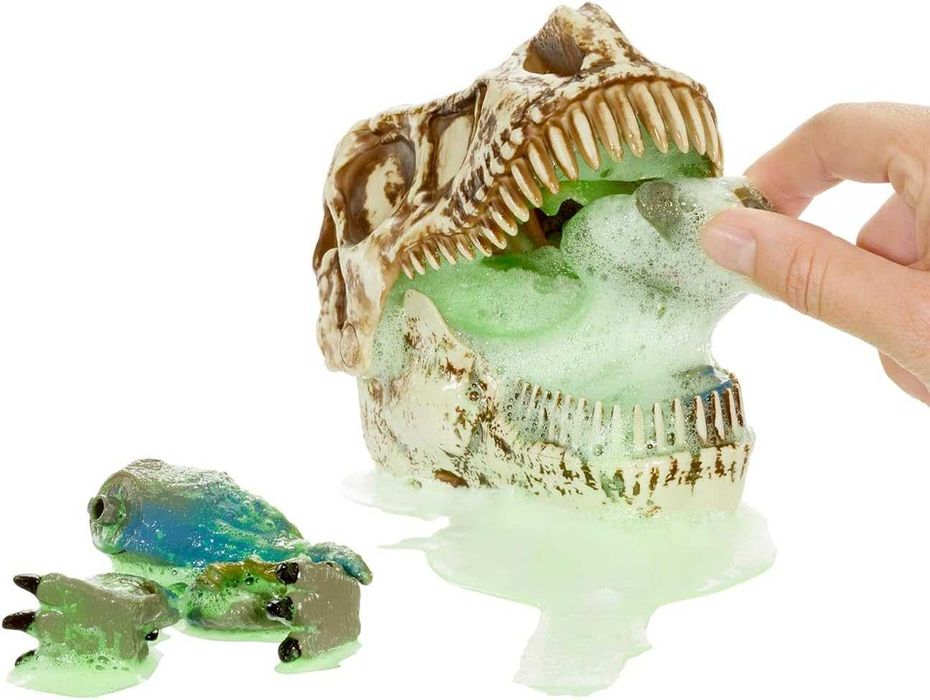 Динизавър изненада със слайм