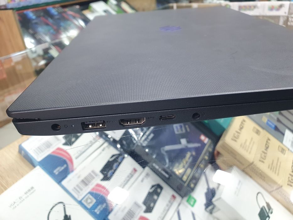 Ноутбук LENOVO i3 12-пок,12гб ддр4,256гб ссд nvme