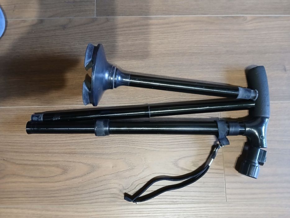 Бастун лек сгъваем,със фенер .