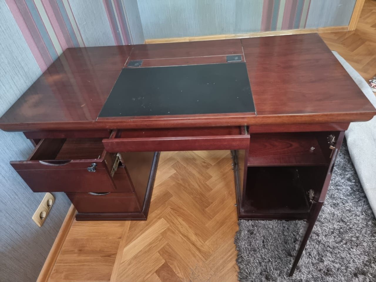 Письменный  кабинетный стол
