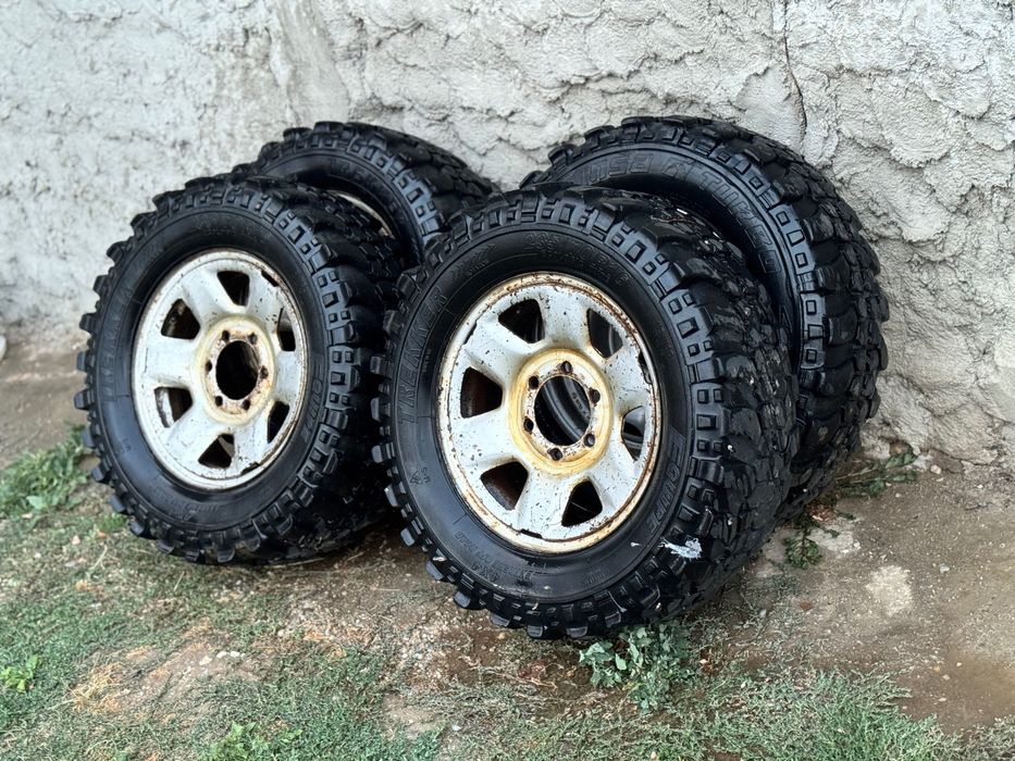 Cauciucuri off road cu jante incluse