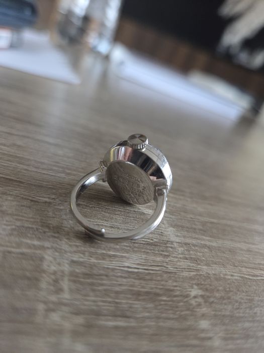 Антикварен пръстен с вграден часовник на Seiko