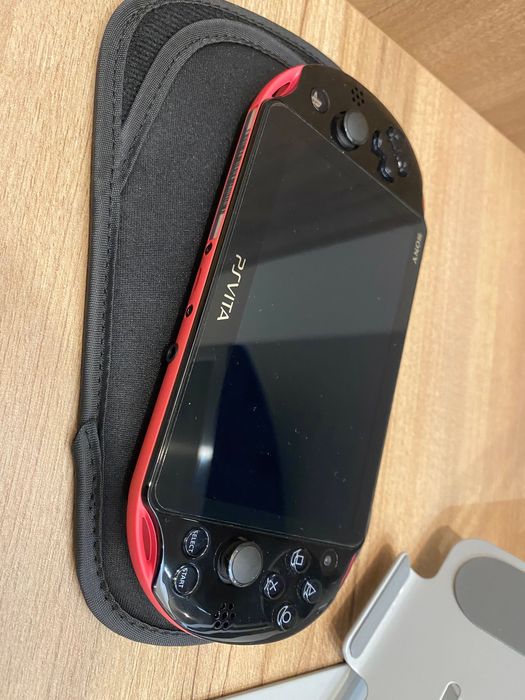 Playstation PS Vita 2000 Pink Black • Modată • 128GB Jocuri