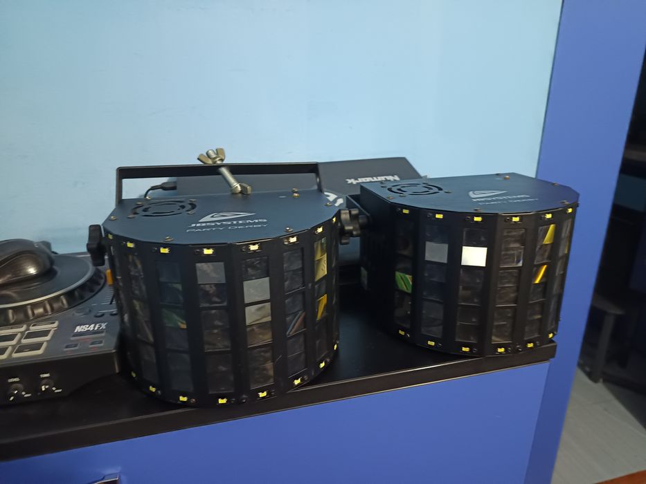 Vând doua jocuri de lumini disco