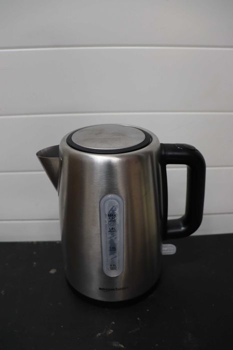 Преносима кана от неръждаема стомана Amazon Basics 1.7L, сребриста