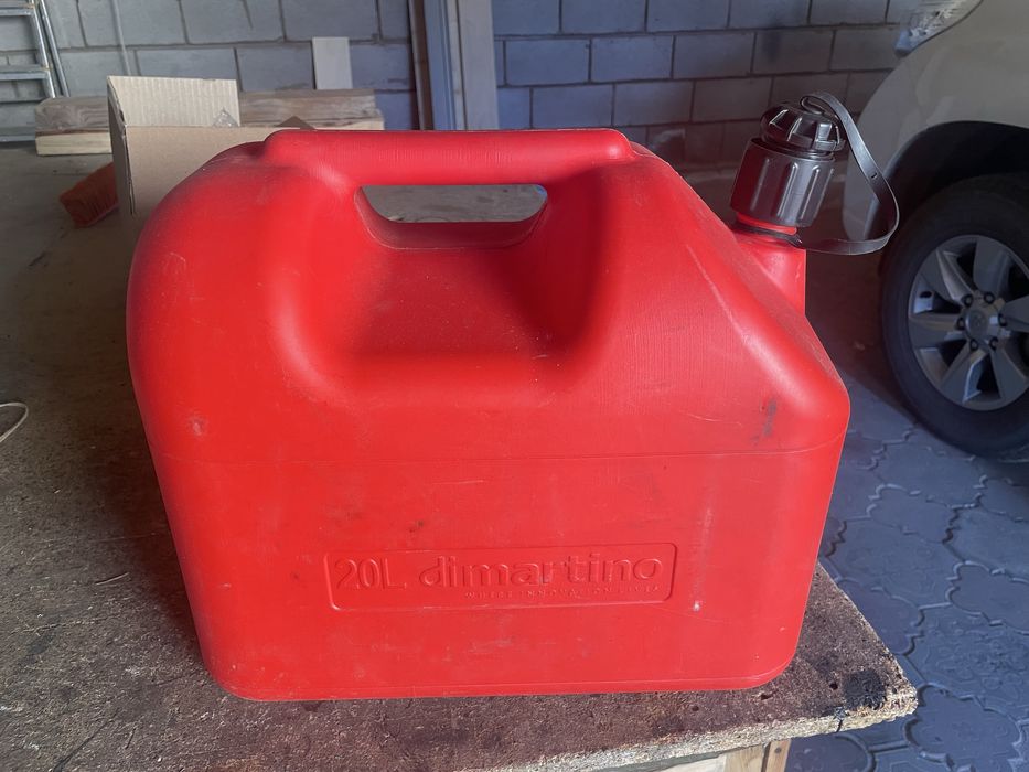 Канистра для бензина 20 литров