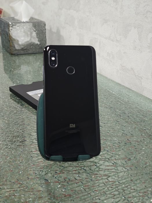 продается Mi 8 xiaomi 6/128 мгб