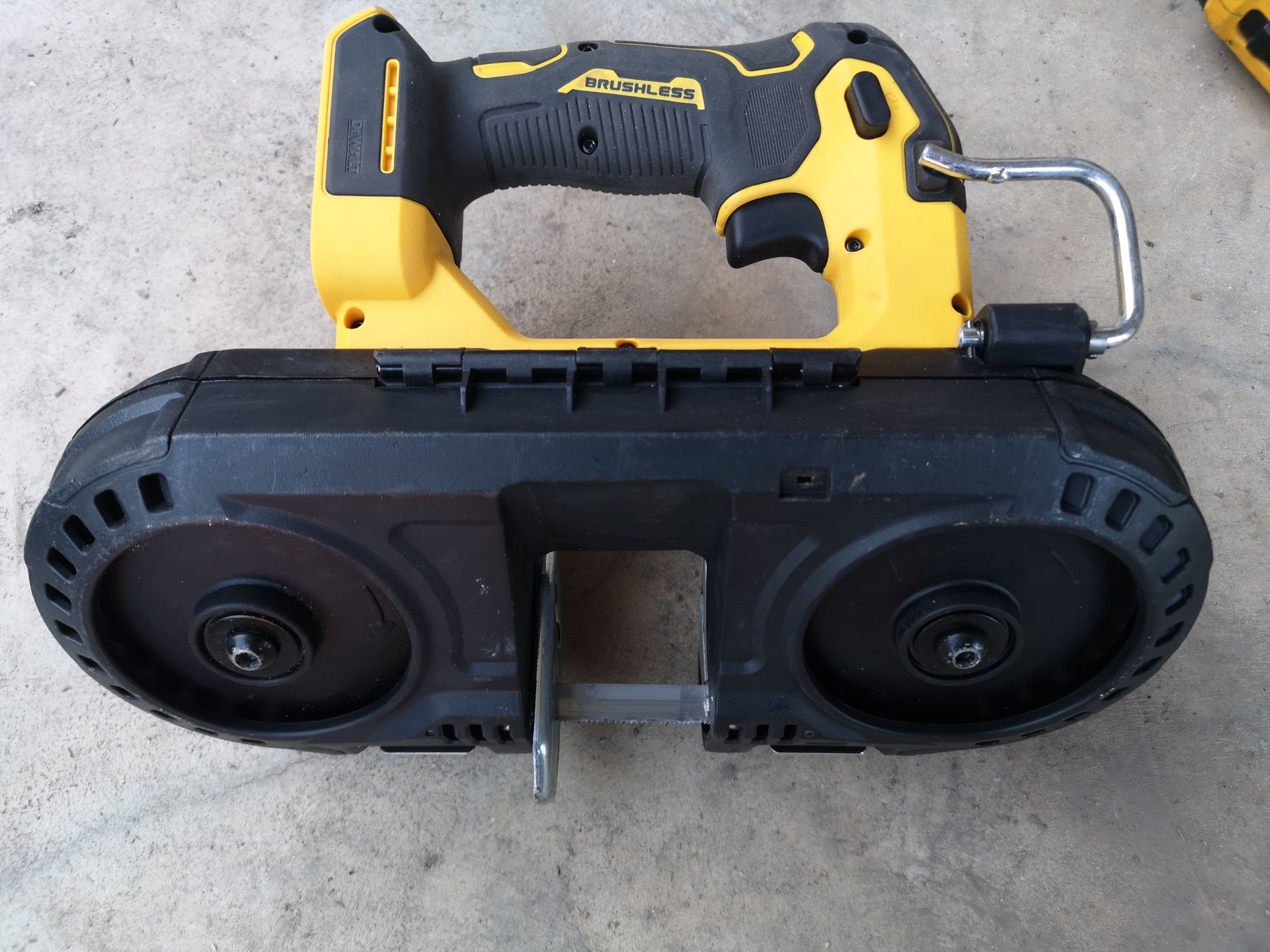Акумулаторен лентов трион DeWALT