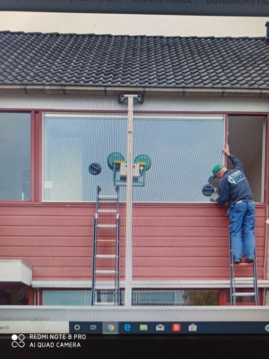 Închiriez utilaje manipulare sticla ventuze