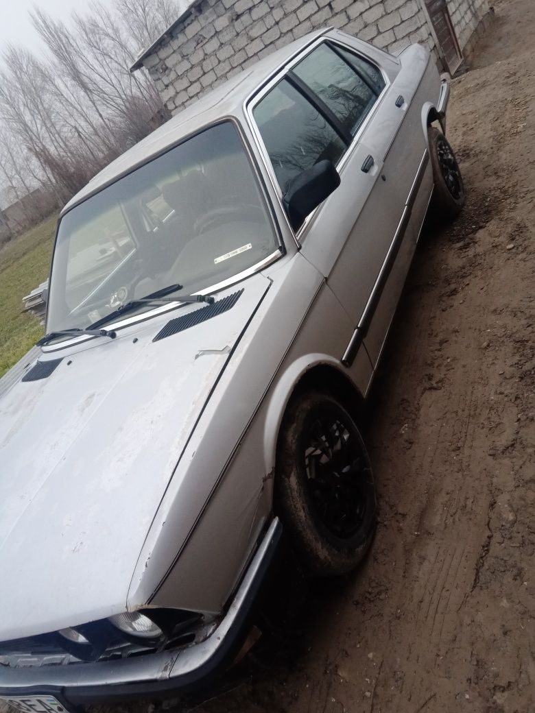 BMW sotiladi srochna
