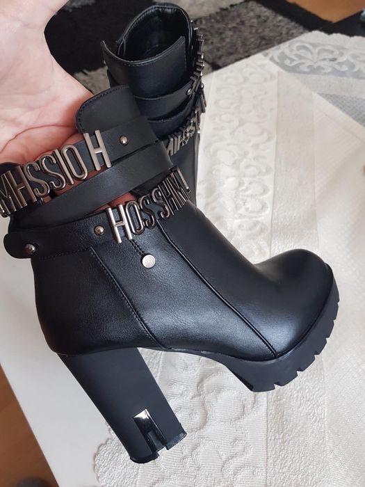 Стилни Дамски боти