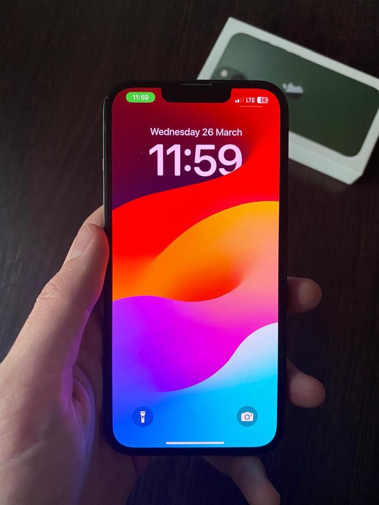 iPhone 13 зеленый